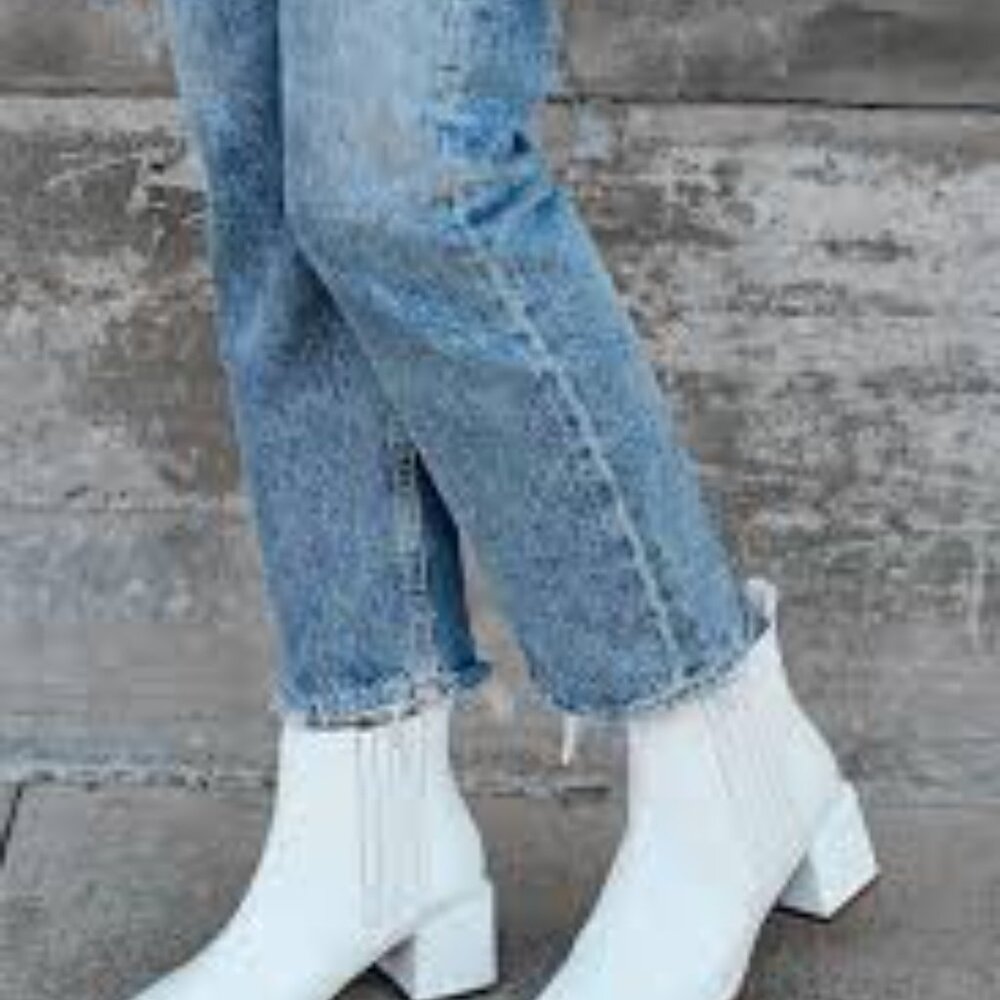 Seychelles Exit Strategy White Leather Ankle Bootie - Picture 1 of 9